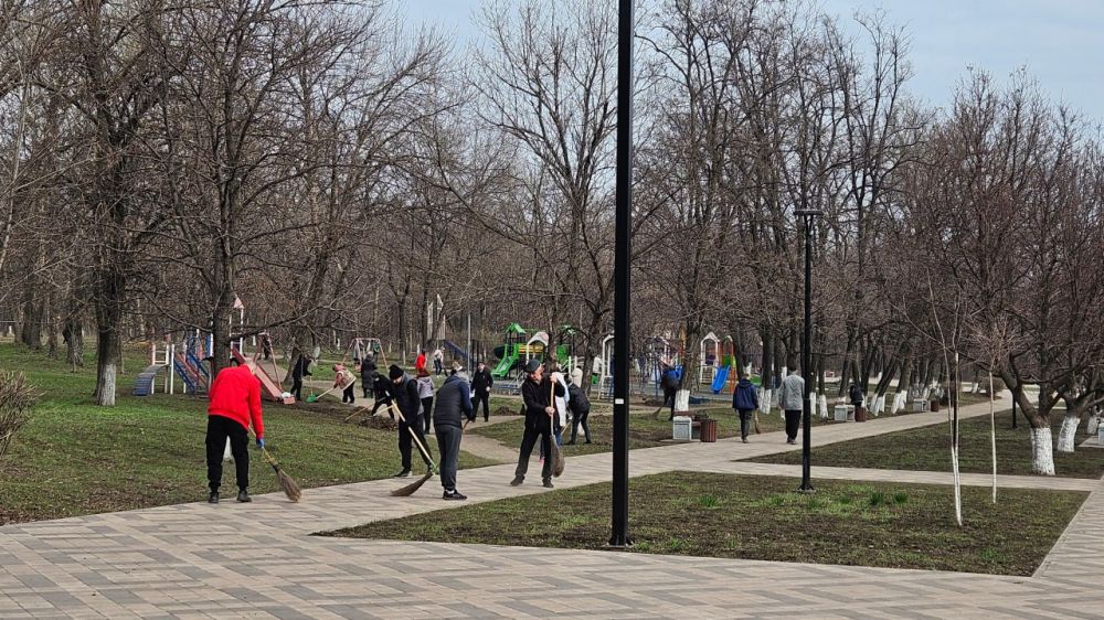Первый общегородской субботник прошел сегодня в Алчевске Первый общегородской субботник прошел сегодня в Алчевске