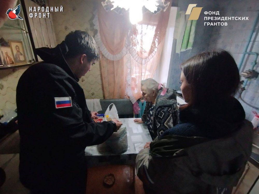 В Алчевске активисты Молодежки Народного Фронта продолжают оказывать адресную помощь пенсионерам, нуждающимся в поддержке В Алчевске активисты Молодежки Народного Фронта продолжают оказывать адресную помощь пенсионерам, нуждающимся в поддержке
