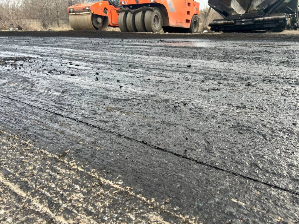 В Кировске приступили к укладке асфальта на улице Степной В Кировске приступили к укладке асфальта на улице Степной