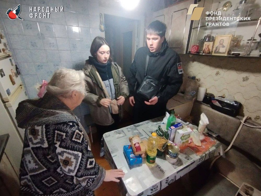 В Алчевске активисты Молодежки Народного Фронта продолжают оказывать адресную помощь пенсионерам, нуждающимся в поддержке В Алчевске активисты Молодежки Народного Фронта продолжают оказывать адресную помощь пенсионерам, нуждающимся в поддержке