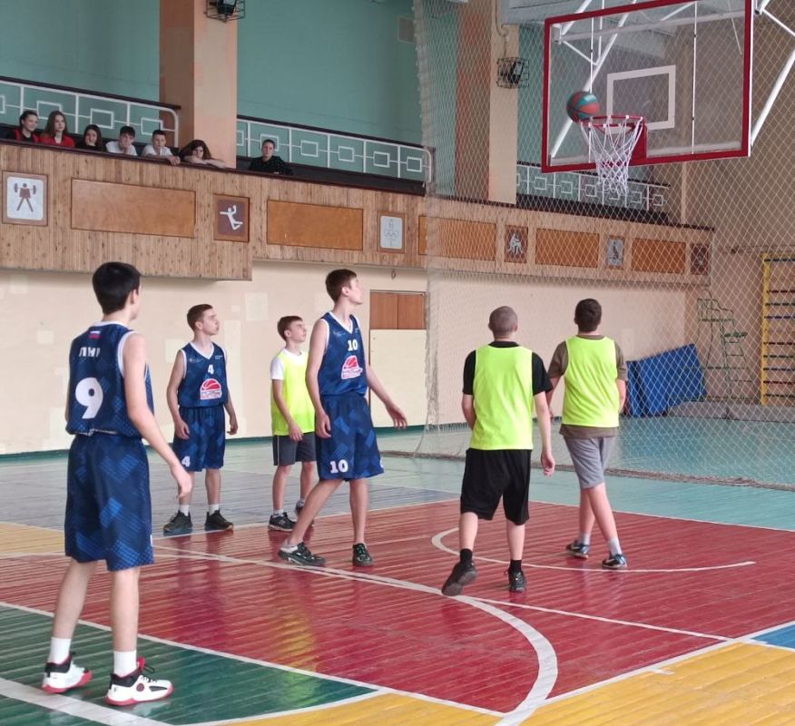На базе МБУ «Спортивный комплекс-Антрацит» прошло физкультурное мероприятие «3х3», посвященное первому выходу человека в открытый космос, в котором приняли участие общеобразовательные учреждения округа На базе МБУ «Спортивный комплекс-Антрацит» прошло физкультурное мероприятие «3х3», посвященное первому выходу человека в открытый космос, в котором приняли участие общеобразовательные учреждения округа