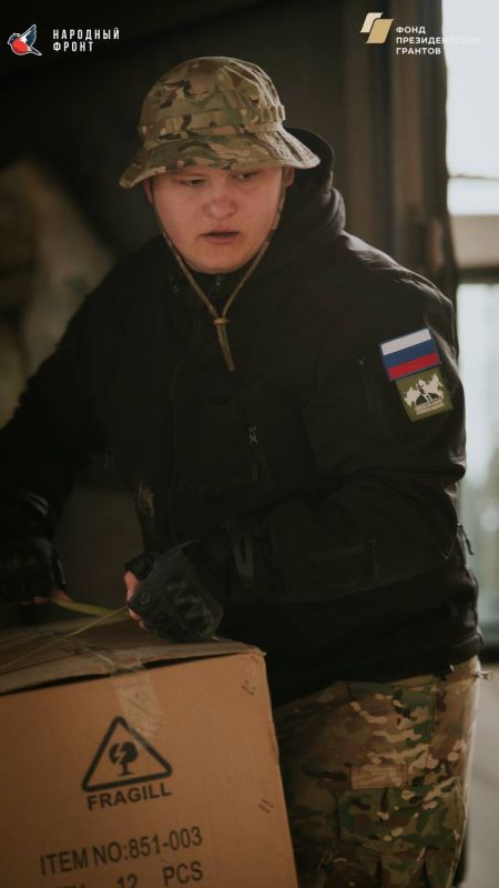 На днях активисты Молодёжки Народного Фронта совместно с сотрудниками Регионального Исполкома Народного Фронта приняли участие в разгрузке гуманитарной помощи На днях активисты Молодёжки Народного Фронта совместно с сотрудниками Регионального Исполкома Народного Фронта приняли участие в разгрузке гуманитарной помощи