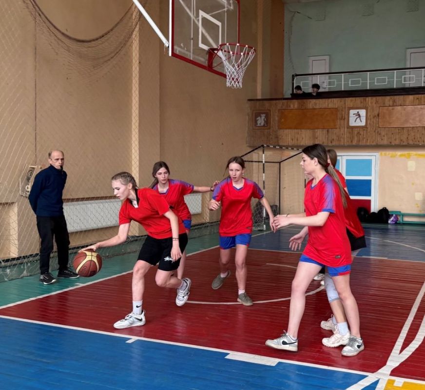 На базе МБУ «Спортивный комплекс-Антрацит» прошло физкультурное мероприятие «3х3», посвященное первому выходу человека в открытый космос, в котором приняли участие общеобразовательные учреждения округа На базе МБУ «Спортивный комплекс-Антрацит» прошло физкультурное мероприятие «3х3», посвященное первому выходу человека в открытый космос, в котором приняли участие общеобразовательные учреждения округа