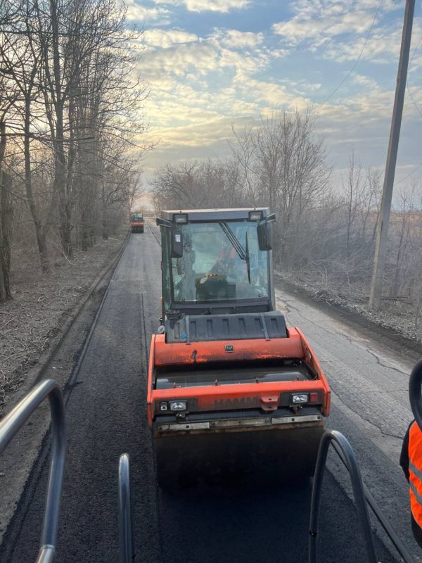 В Кировске приступили к укладке асфальта на улице Степной В Кировске приступили к укладке асфальта на улице Степной