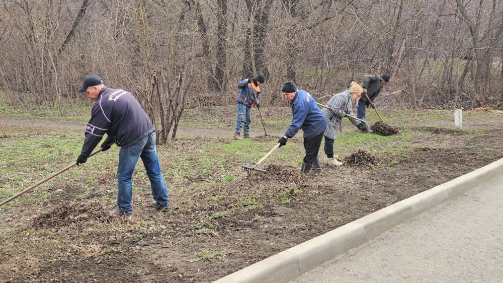 Первый общегородской субботник прошел сегодня в Алчевске Первый общегородской субботник прошел сегодня в Алчевске