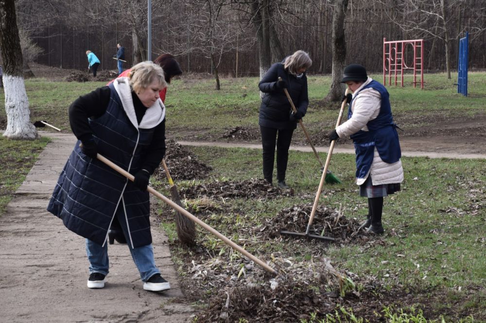 Первый общегородской субботник прошел сегодня в Алчевске Первый общегородской субботник прошел сегодня в Алчевске