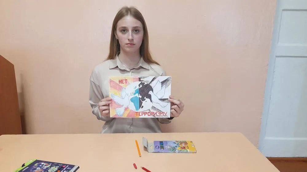 Мы против терроризма. Сегодня, 22 марта, исполняется год со дня теракта в концертном зале «Крокус Сити Холл». Этот день стал одним из самых страшных и трагичных в современной истории России и оборвал жизни многих людей Мы против терроризма. Сегодня, 22 марта, исполняется год со дня теракта в концертном зале «Крокус Сити Холл». Этот день стал одним из самых страшных и трагичных в современной истории России и оборвал жизни многих людей