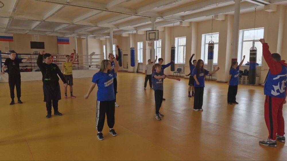 По инициативе Северодонецкого местного отделения партии "ЕДИНАЯ РОССИЯ" в Северодонецке в рамках спортивного марафона "Сила России" состоялась открытая зарядка для всех желающих По инициативе Северодонецкого местного отделения партии "ЕДИНАЯ РОССИЯ" в Северодонецке в рамках спортивного марафона "Сила России" состоялась открытая зарядка для всех желающих