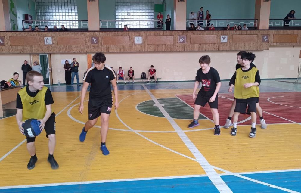 На базе МБУ «Спортивный комплекс-Антрацит» прошло физкультурное мероприятие «3х3», посвященное первому выходу человека в открытый космос, в котором приняли участие общеобразовательные учреждения округа На базе МБУ «Спортивный комплекс-Антрацит» прошло физкультурное мероприятие «3х3», посвященное первому выходу человека в открытый космос, в котором приняли участие общеобразовательные учреждения округа