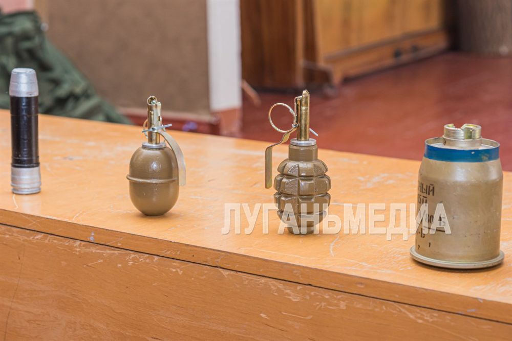 В Луганской средней школе № 4 провели урок мужества для учащихся 5–8-х классов В Луганской средней школе № 4 провели урок мужества для учащихся 5–8-х классов
