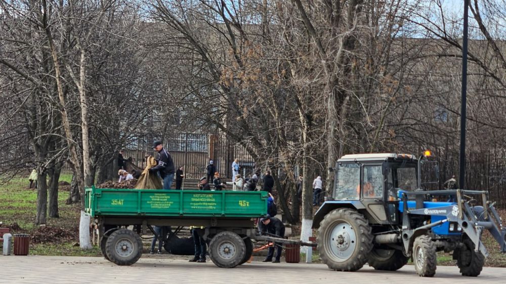 Первый общегородской субботник прошел сегодня в Алчевске Первый общегородской субботник прошел сегодня в Алчевске