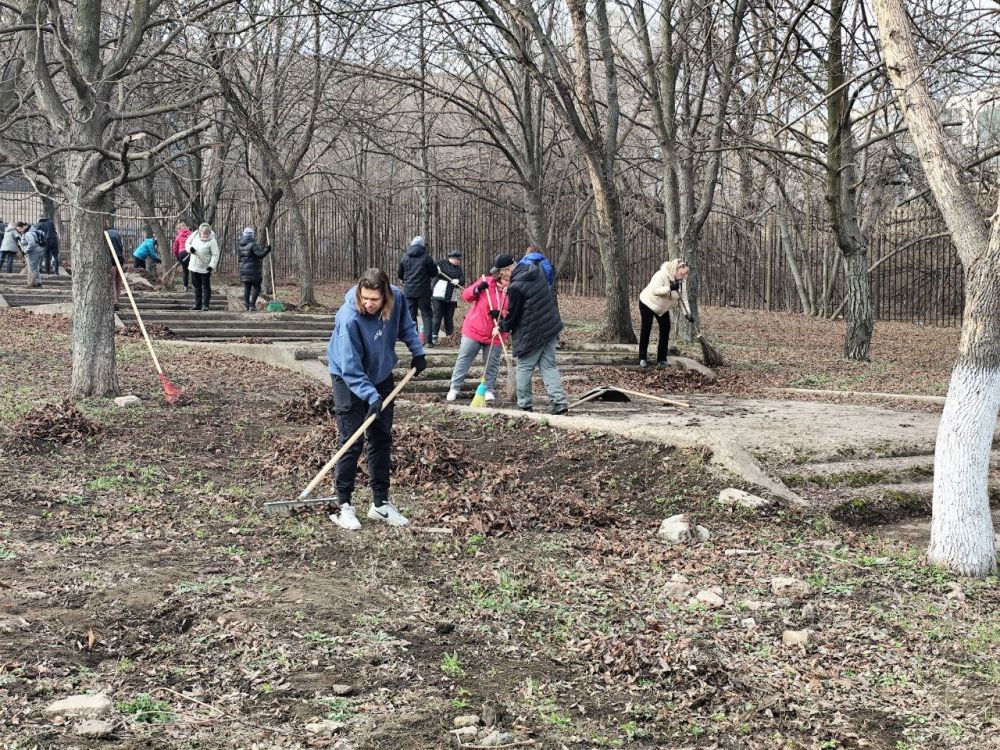 Первый общегородской субботник прошел сегодня в Алчевске Первый общегородской субботник прошел сегодня в Алчевске