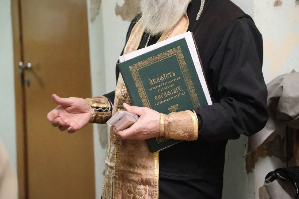 Духовная миссия. Протоиерей Владимир Кузнецов, помощник благочинного Саровского округа по взаимодействию с Вооруженными Силами и правоохранительными органами, посетил подразделения Росгвардии в районах проведения СВО Духовная миссия. Протоиерей Владимир Кузнецов, помощник благочинного Саровского округа по взаимодействию с Вооруженными Силами и правоохранительными органами, посетил подразделения Росгвардии в районах проведения СВО