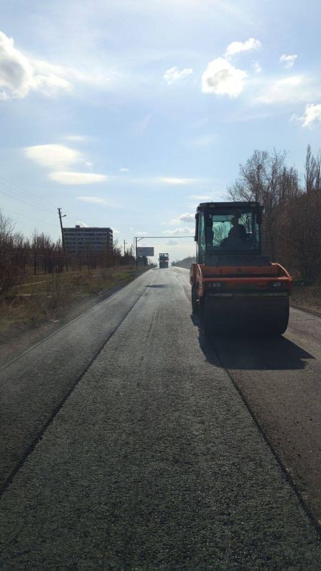 На улице Степной в Кировске продолжается укладка асфальта На улице Степной в Кировске продолжается укладка асфальта