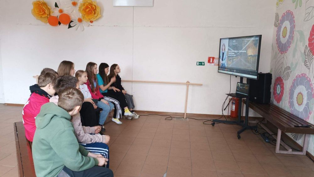 В поселковых Домах культуры прошёл показ детского лектория «Культурная жизнь Блокадного Ленинграда», переданного из Республики Коми В поселковых Домах культуры прошёл показ детского лектория «Культурная жизнь Блокадного Ленинграда», переданного из Республики Коми