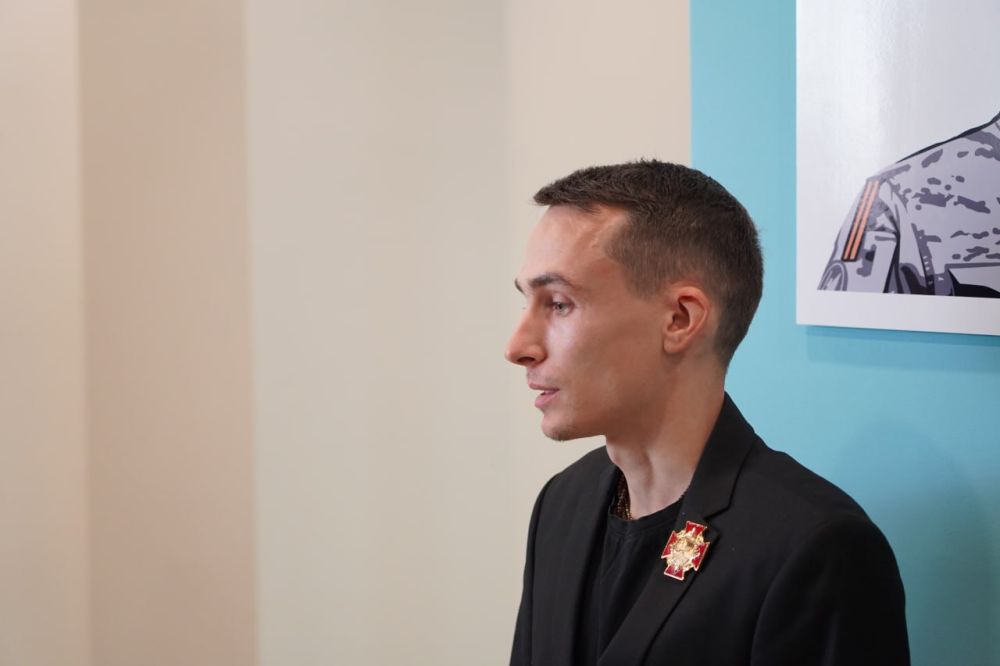 В память о волонтёрах. На стене памяти «И пусть поколения помнят...» в Доме молодёжи увековечили имена погибших волонтёров благотворительной организации «Пища Жизни – Донбасс» Кирилла Губарева и Максима Веровского В память о волонтёрах. На стене памяти «И пусть поколения помнят...» в Доме молодёжи увековечили имена погибших волонтёров благотворительной организации «Пища Жизни – Донбасс» Кирилла Губарева и Максима Веровского