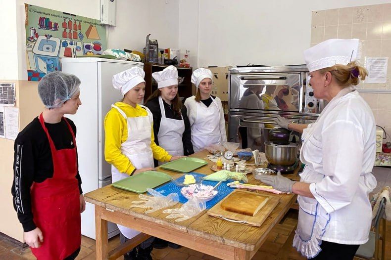 В целях содействия республике в реализации задач по профессиональной ориентации обучающих, ознакомления с рабочими профессиями и формирования первичных практичных навыков, в рамках реализации проекта «Билет в Будущее»... В целях содействия республике в реализации задач по профессиональной ориентации обучающих, ознакомления с рабочими профессиями и формирования первичных практичных навыков, в рамках реализации проекта «Билет в Будущее»...