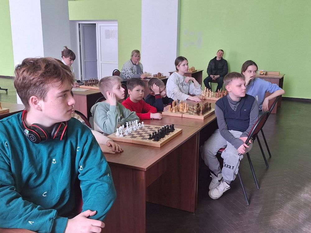 22 марта в рамках всероссийского спортивного марафона «Сила России» партии «Единая Россия» во Дворце культуры имени Октябрьской Революции прошел мастер-класс по шахматам 22 марта в рамках всероссийского спортивного марафона «Сила России» партии «Единая Россия» во Дворце культуры имени Октябрьской Революции прошел мастер-класс по шахматам