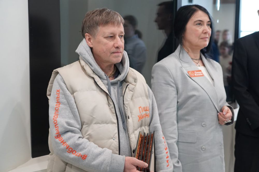 В память о волонтёрах. На стене памяти «И пусть поколения помнят...» в Доме молодёжи увековечили имена погибших волонтёров благотворительной организации «Пища Жизни – Донбасс» Кирилла Губарева и Максима Веровского В память о волонтёрах. На стене памяти «И пусть поколения помнят...» в Доме молодёжи увековечили имена погибших волонтёров благотворительной организации «Пища Жизни – Донбасс» Кирилла Губарева и Максима Веровского