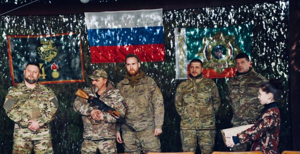 Сегодня один из госпиталей спецназа «Ахмат» и 4-й бригады 3-й армии посетила юная Виктория из Алчевска Сегодня один из госпиталей спецназа «Ахмат» и 4-й бригады 3-й армии посетила юная Виктория из Алчевска