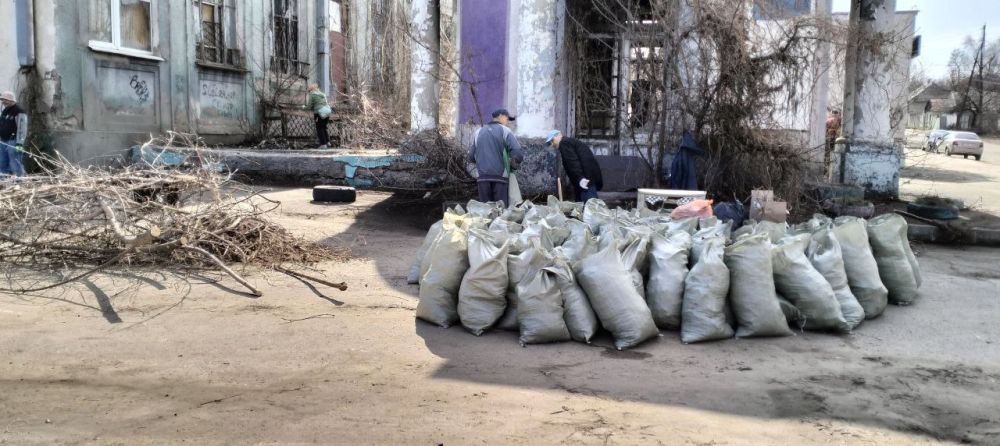 Прошел субботник по благоустройству территории на ул. Фрунзе,108 Прошел субботник по благоустройству территории на ул. Фрунзе,108