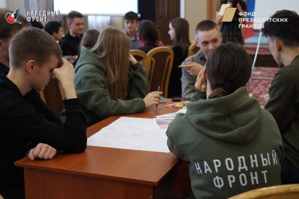 В Стаханове прошла активная рабочая встреча, посвященная проектированию центральной улицы города – улицы Ленина! Молодые и инициативные жители города собрались вместе, чтобы поделиться своими идеями и предложениями о том... В Стаханове прошла активная рабочая встреча, посвященная проектированию центральной улицы города – улицы Ленина! Молодые и инициативные жители города собрались вместе, чтобы поделиться своими идеями и предложениями о том...