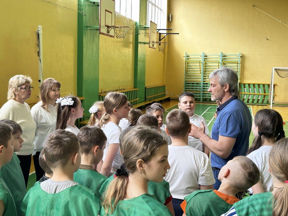 В Перевальске прошел муниципальный этап младшей возрастной группы Всероссийской военно-патриотической игры «Зарница 2.0» В Перевальске прошел муниципальный этап младшей возрастной группы Всероссийской военно-патриотической игры «Зарница 2.0»