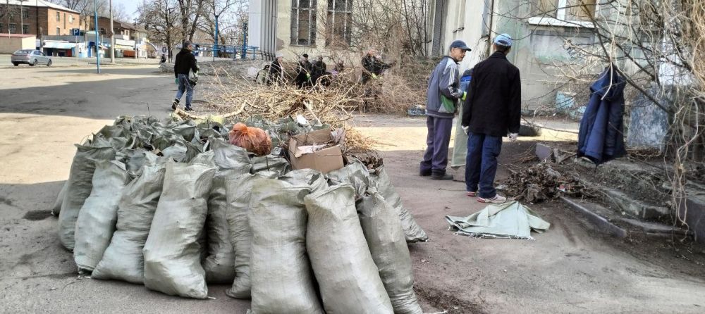 Прошел субботник по благоустройству территории на ул. Фрунзе,108 Прошел субботник по благоустройству территории на ул. Фрунзе,108