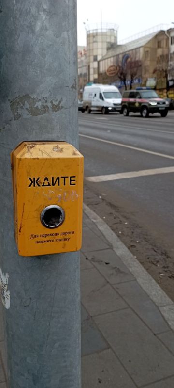 Яна Пащенко: Работники Эксплуатационно-линейного управления автодорог регулярно производят обследование и ремонт светофорного оборудования, установленного московскими специалистами во время проведения реконструкции... Яна Пащенко: Работники Эксплуатационно-линейного управления автодорог регулярно производят обследование и ремонт светофорного оборудования, установленного московскими специалистами во время проведения реконструкции...