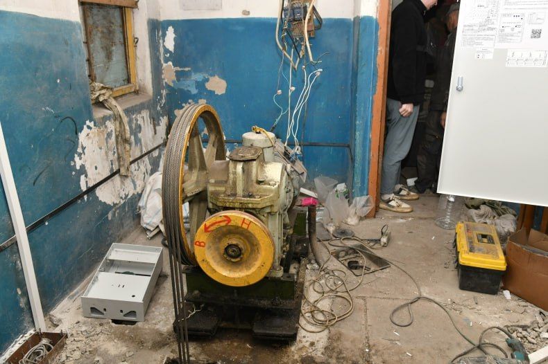 В Свердловском муниципалитете продолжается капитальный ремонт лифтов в МКД В Свердловском муниципалитете продолжается капитальный ремонт лифтов в МКД