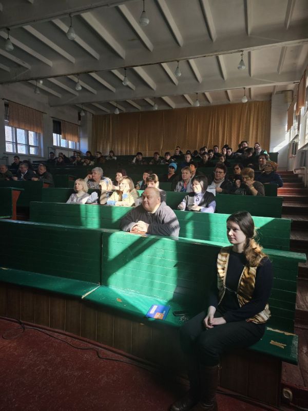 В Стахановском инженерно-педагогическом институте (филиала) ФГБОУ ВО "Луганский государственный университет имени В.Даля" состоялся общеинститутский кураторский час, который провели сотрудники ПСБ банка: закрепленый менеджер... В Стахановском инженерно-педагогическом институте (филиала) ФГБОУ ВО "Луганский государственный университет имени В.Даля" состоялся общеинститутский кураторский час, который провели сотрудники ПСБ банка: закрепленый менеджер...