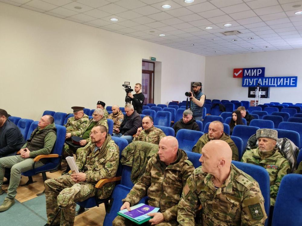 В Луганске прошло совещание с атаманами городов и районов Луганской Народной Республики В Луганске прошло совещание с атаманами городов и районов Луганской Народной Республики