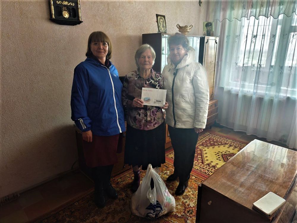 В Стаханове и Старобельске единороссы поздравили долгожителей с юбилеями В Стаханове и Старобельске единороссы поздравили долгожителей с юбилеями