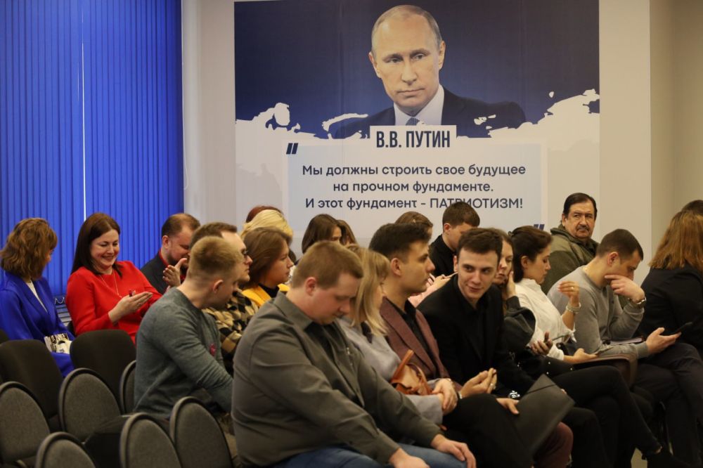 Команда из Свердловска приняла участие в дебатном турнире «Мнение молодежи» Команда из Свердловска приняла участие в дебатном турнире «Мнение молодежи»