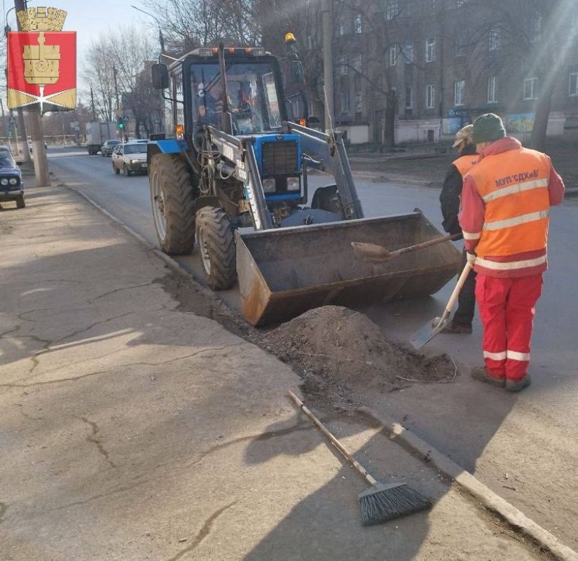 Коммунальные службы проводят работы на территории города Коммунальные службы проводят работы на территории города