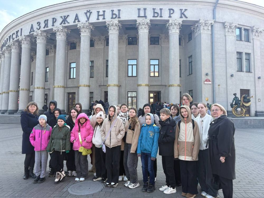 Домой, пора домой!. Путешествие ансамбля "Наше время" подходит к концу Домой, пора домой!. Путешествие ансамбля "Наше время" подходит к концу