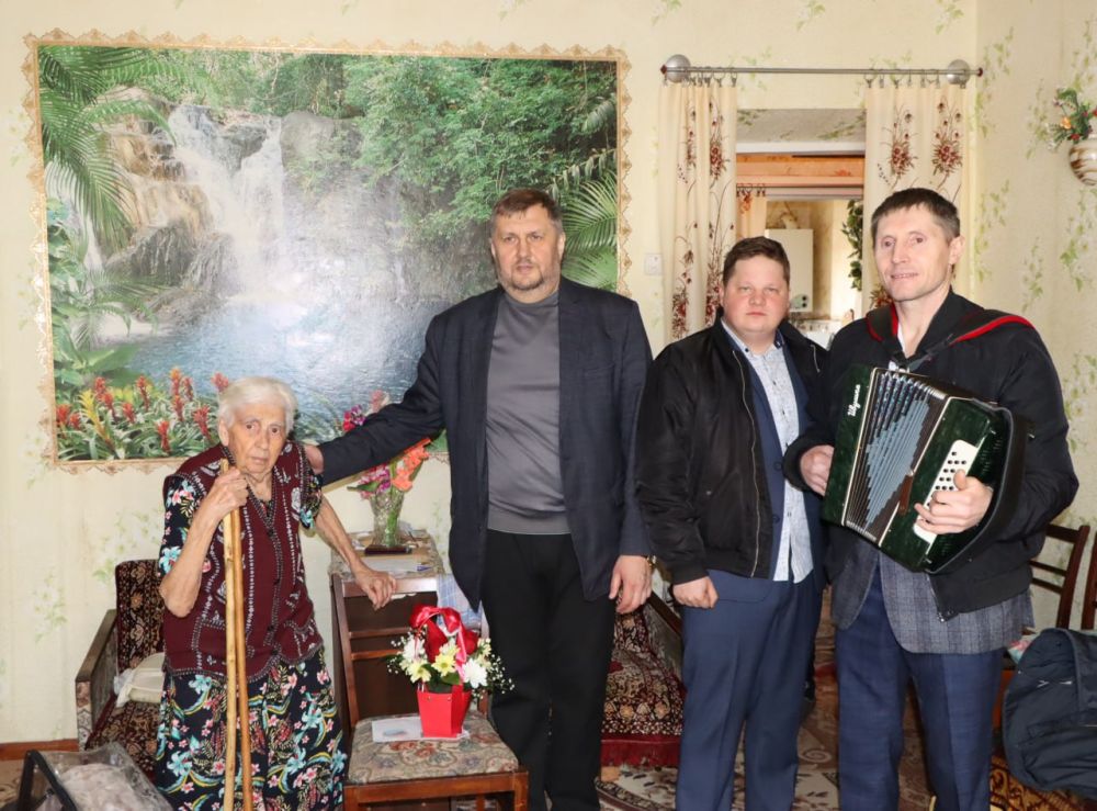 Евгений Бондарь: Поздравил одного из наших долгожителей с юбилейным, 95-м Днем рождения Евгений Бондарь: Поздравил одного из наших долгожителей с юбилейным, 95-м Днем рождения