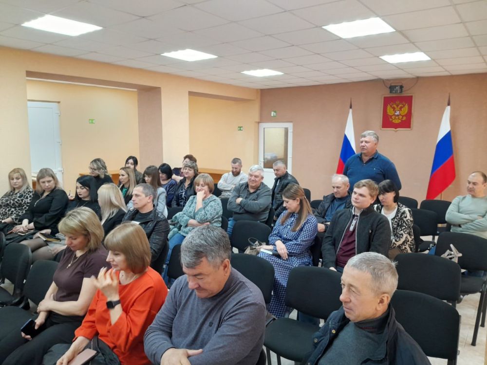 Виталий Коваленко: Сегодня провел аппаратное совещание с начальниками структурных подразделений администрации, руководителями предприятий, учреждений и организаций Беловодского муниципального округа Виталий Коваленко: Сегодня провел аппаратное совещание с начальниками структурных подразделений администрации, руководителями предприятий, учреждений и организаций Беловодского муниципального округа