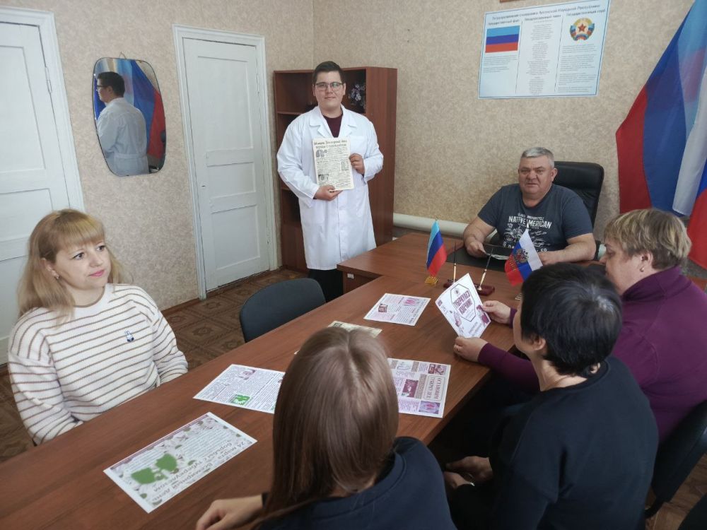 Сотрудники отдела жизнеобеспечения пгт Новодарьевка Администрации городского округа город Ровеньки, совместно с активистами первичного отделения Всероссийской политической партии «Единая Россия» № 11 пгт Новодарьевка города... Сотрудники отдела жизнеобеспечения пгт Новодарьевка Администрации городского округа город Ровеньки, совместно с активистами первичного отделения Всероссийской политической партии «Единая Россия» № 11 пгт Новодарьевка города...