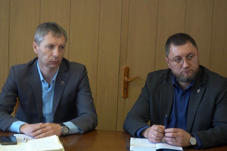 Первый заместитель Главы Администрации Свердловского муниципального округа Анатолий Мартынюк 24 марта провёл аппаратное совещание Первый заместитель Главы Администрации Свердловского муниципального округа Анатолий Мартынюк 24 марта провёл аппаратное совещание