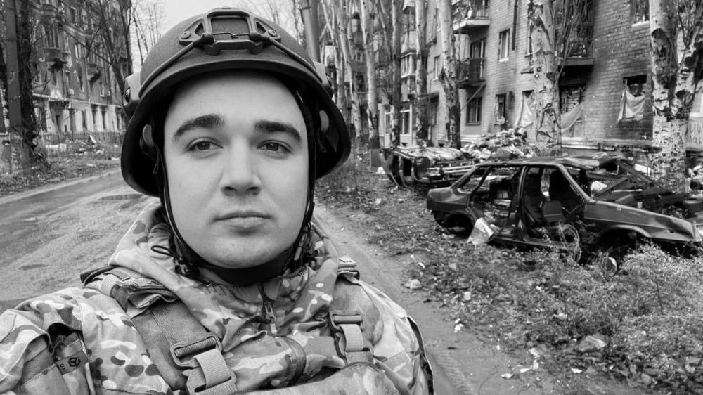 Двое журналистов и водитель погибли в зоне СВО — оператор телеканала “Звезда” Андрей Панов и водитель съемочной группы Александр Сиркели, а также журналист МИЦ «Известия» Александр Федорчак Двое журналистов и водитель погибли в зоне СВО — оператор телеканала “Звезда” Андрей Панов и водитель съемочной группы Александр Сиркели, а также журналист МИЦ «Известия» Александр Федорчак