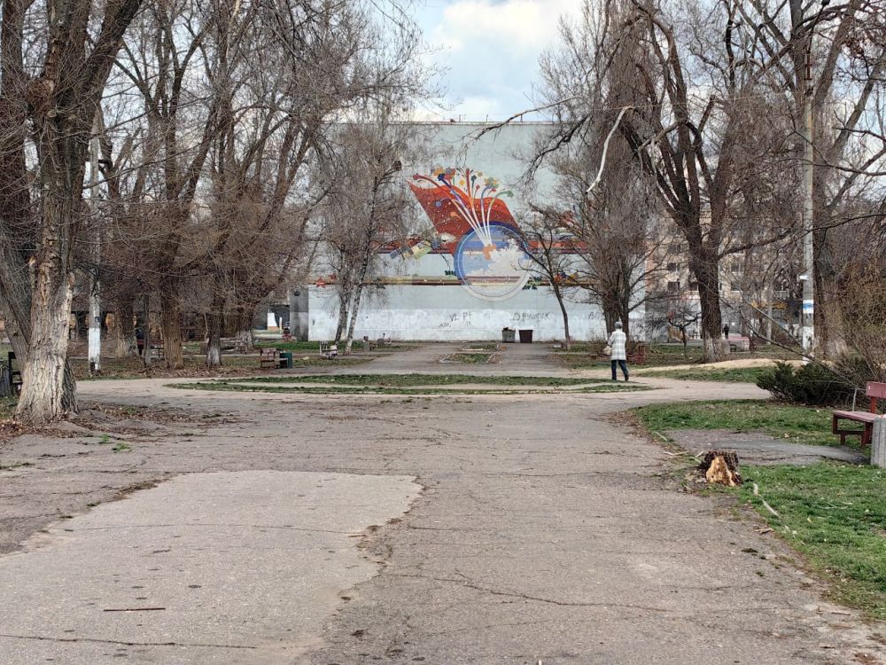 В городе Рубежное сотрудники МУП «ДЭП города Рубежное» активно занимаются благоустройством территории В городе Рубежное сотрудники МУП «ДЭП города Рубежное» активно занимаются благоустройством территории