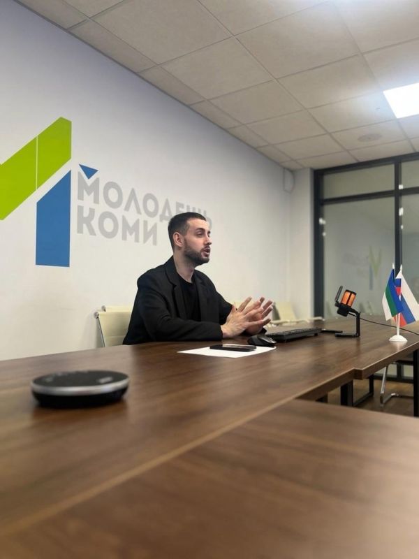 Представители Движения Первых Республики Коми провели лекцию о грантовой поддержке для подшефного города Ровеньки Представители Движения Первых Республики Коми провели лекцию о грантовой поддержке для подшефного города Ровеньки