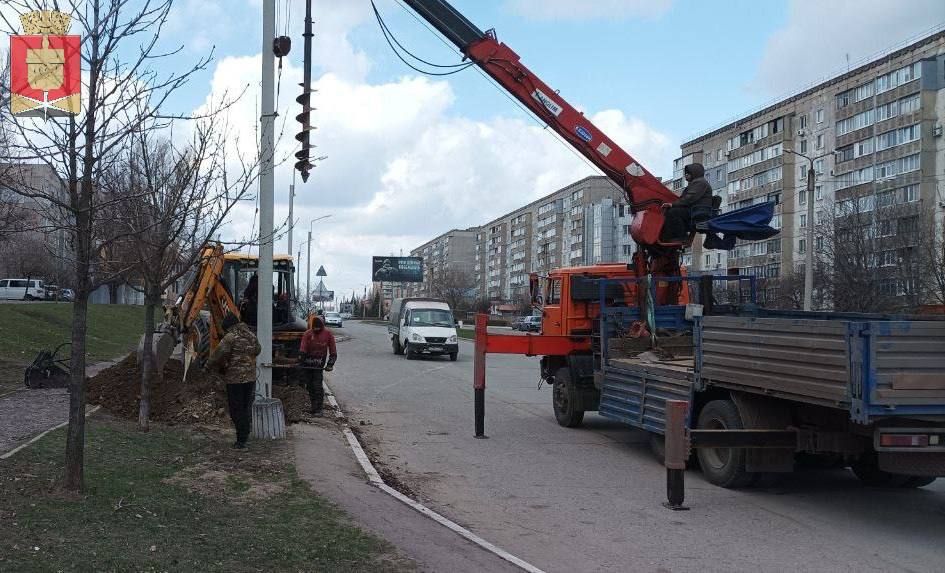 Коммунальные службы проводят работы на территории города Коммунальные службы проводят работы на территории города