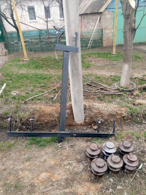 Энергетики заменили в Антрацитовском районе 83 опоры ЛЭП, поврежденные пожарами Энергетики заменили в Антрацитовском районе 83 опоры ЛЭП, поврежденные пожарами