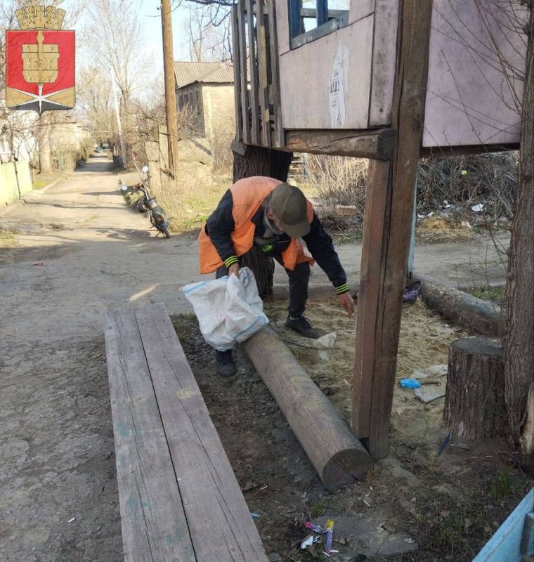 Коммунальные службы проводят работы на территории города Коммунальные службы проводят работы на территории города