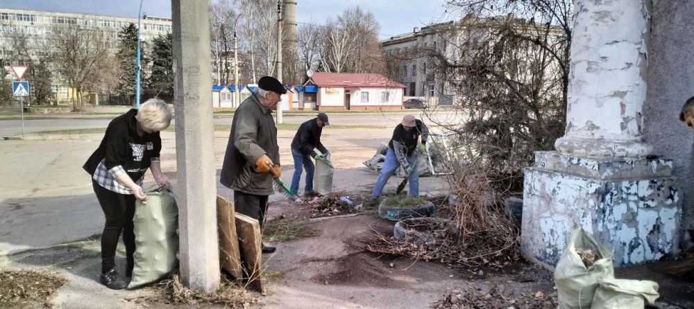 Прошел субботник по благоустройству территории на ул. Фрунзе,108 Прошел субботник по благоустройству территории на ул. Фрунзе,108