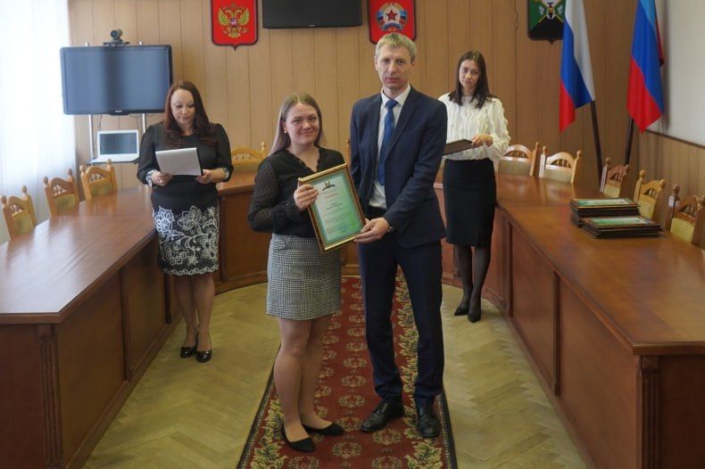 В профессиональный праздник наградили работников культуры В профессиональный праздник наградили работников культуры