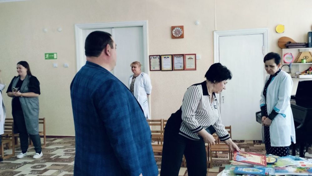 Сегодня Глава городского округа город Ровеньки Андрей Викторович Рубанцов посетил детский сад «Аленький цветочек» Сегодня Глава городского округа город Ровеньки Андрей Викторович Рубанцов посетил детский сад «Аленький цветочек»
