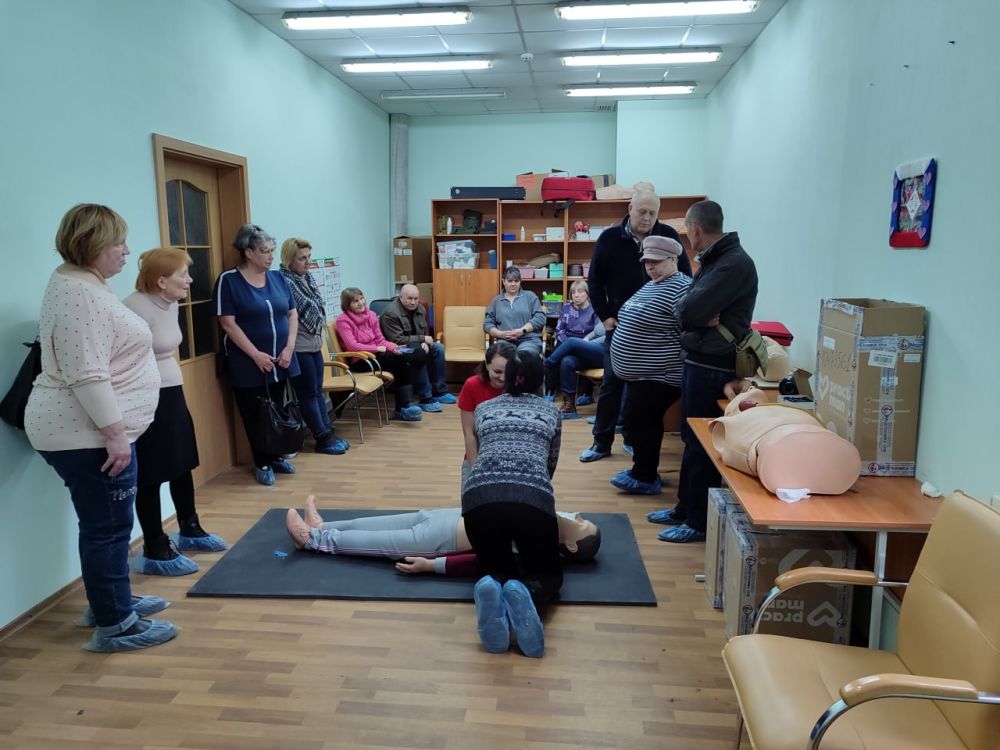 Луганский центр медицины катастроф провел обучение по первой помощи с сотрудниками Луганской городской больницы №4 Луганский центр медицины катастроф провел обучение по первой помощи с сотрудниками Луганской городской больницы №4